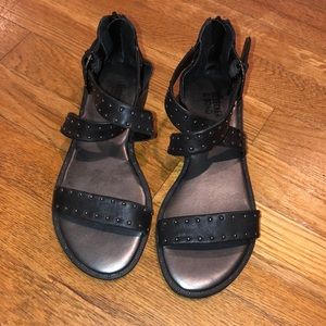 Bleacher and Bond Gladiator Sandal - never worn